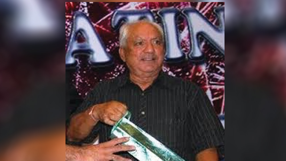 সে সময় অন্য প্রযোজকদের সন্তানরাও বলিউডে একটু একটু করে কাজ শুরু করছিলেন। সলমন খান, অনিল কপূর, পূজা ভট্টের মতো তারকা তখন উঠে আসছেন। সানি এবং ববি দেওল তো তার আগে থেকেই ছিলেন। এমন সময়ে মোহনকুমারও তাঁর ছেলেকে আনলেন বলিউডে।