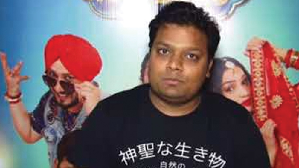 ছবি প্রযোজনা এখনও সম্পূর্ণ ছাড়তে পারেননি রোহিত। কালেভদ্রে মুক্তি পায় তাঁর প্রযোজিত ছবি। কিন্তু সেগুলি পৌঁছতে পারে না প্রথম সারিতে। রয়ে যায় দর্শকদের অগোচরেই।