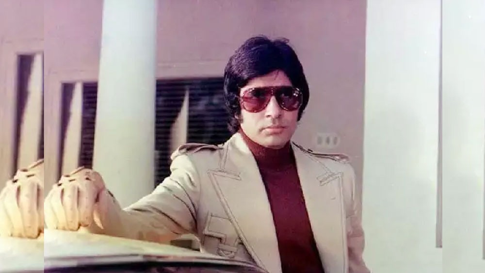 পরিচালকের মুখে স্ক্রিপ্ট শুনে ওই তিন জনই প্রস্তাব ফিরিয়ে দেন। একরদম বাধ্য হয়েই তখন অমিতাভের কাছে যান পরিচালক।