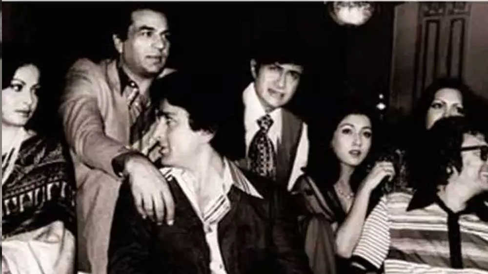 এই তিন নায়কই ছিলেন সে সময়ের ব্যস্ত অভিনেতা। তার উপর পরিচালক যখন তাঁদের স্ক্রিপ্ট পড়ে শুনিয়েছিলেন, তখন ফিল্মের নাম পর্যন্ত ঠিক হয়নি।