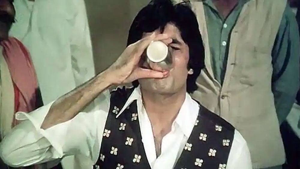 ৭০ লক্ষ টাকা খরচ হয় ‘ডন’ করতে। তার মধ্যে অমিতাভের পারিশ্রমিক ছিল আড়াই লক্ষ টাকা। আর এই ফিল্ম থেকে আয় হযেছিল ৭ কোটি টাকা।