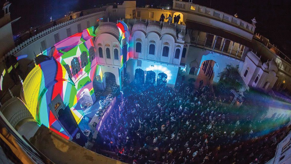 অলসীসর প্রাসাদে প্রতি বছর আয়োজিত হয় সমসাময়িক গানের উৎসব ‘ম্যাগনেটিক ফিল্ডস’। মূল উদ্যোক্তা কুমার অভিমন্যু সিংহ। প্রসঙ্গত অলসীসর প্রাসাদ একটি হেরিটেজ হোটেল। ১৭৫৭ খ্রিস্টাব্দে প্রাসাদে প্রথম থাকতে শুরু করে এই রাজপরিবার। তার আগে ঝুনঝুনুর রাজা শার্দূল সিংহের প্রপৌত্র ঠাকুর সমর্থ সিংহ এই প্রাসাদ দখল করেছিলেন।