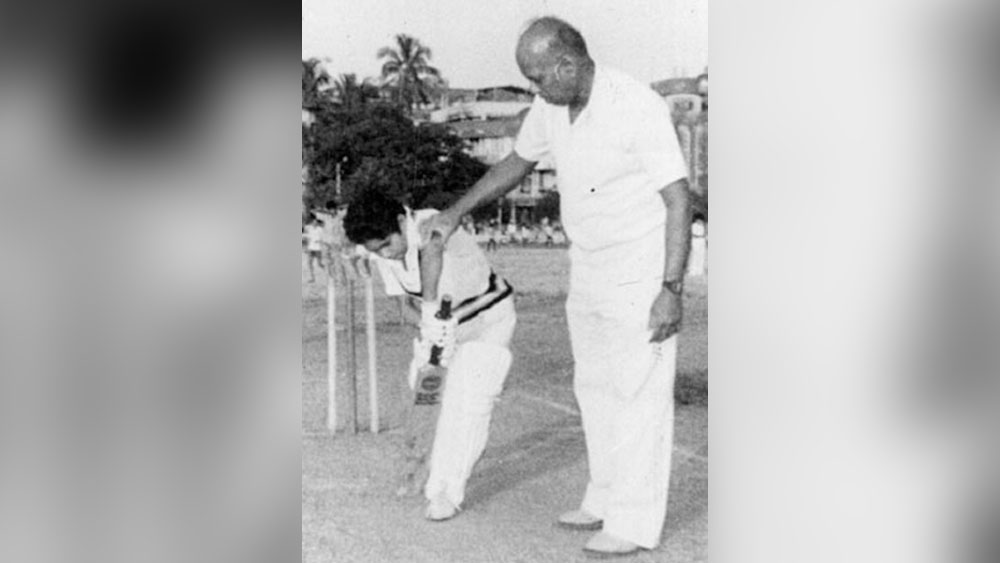 রমাকান্তের ক্রিকেট স্কুলের নাম কামাথ মেমোরিয়াল ক্রিকেট ক্লাব। প্রতিদিনই স্কুলের পর সচিনের জন্য কিছু ম্যাচ রাখতেন রমাকান্ত। স্কুল ছুটি হলেই ক্লাবে গিয়ে খেলায় বুঁদ হতেন সচিন।