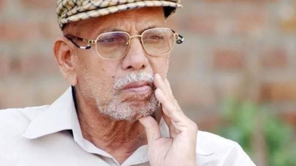 অনুশীলনের সময় ফিল্ডিং করার বদলে ঘুড়ি ওড়াচ্ছিলেন বিনোদ। তার আগে অবশ্য তাঁর চোখ মাঠের কোণায় কোণায় রেকি করে নিয়েছিল গুরু রমাকান্তকে। রমাকান্তকে দেখতে না পেয়ে বেশ নিশ্চিন্ত মনেই ঘুড়ির সুতোয় টান দিচ্ছিলেন।