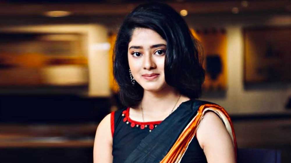 আগে বাংলা টেলিপর্দায় আর কোনও নাবালিকা অভিনেত্রীকে ত্রিশোর্ধ্ব মায়ের চরিত্রে এত সফল ভাবে অভিনয় করতে দেখা যায়নি। রানির চরিত্রে দিতিপ্রিয়া রায় বাংলা ধারাবাহিকের দুনিয়ায় নিঃসন্দেহে একটি মাইলফলক।