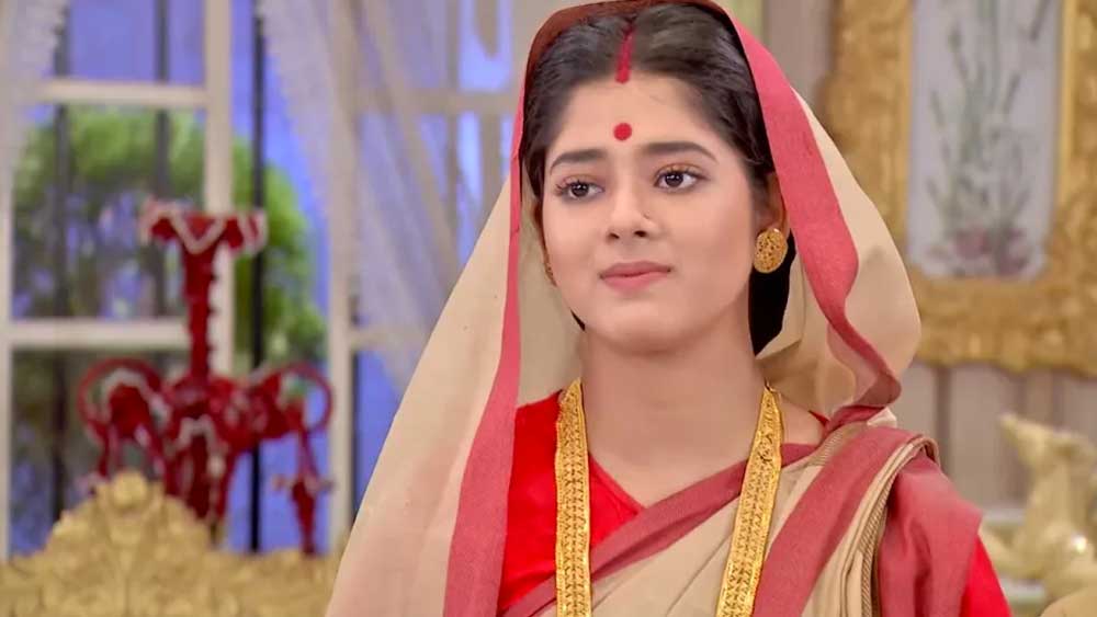 প্রথমে কেউ ভাবেননি, এই ধারাবাহিক ৩ বছরের বেশি চলবে। প্রথম স্লটে সন্ধে সাড়ে ৬টায় রাসমণিকে রাখাও হয়নি। ভাবেননি কেউ, রাসমণির সব বয়সের চেহারাতেই দিতিপ্রিয়া থাকবেন।