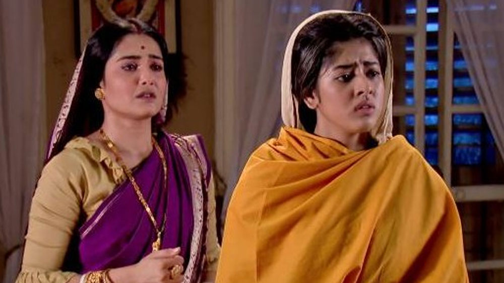 দিতিপ্রিয়া জানিয়েছেন, তাঁকে বলা হয়েছিল মাস তিনেক তিনি এই ধারাবাহিকে অভিনয় করবেন। কিন্তু দর্শকের দাবিতে দিতিপ্রিয়ার সব বয়সের রানিমা। বিধবা হওয়ার পরেও চ্যানেল যে আর রানি বদল করবে না, তা নিজেই টের পেয়েছিলেন ‘রানিমা’।