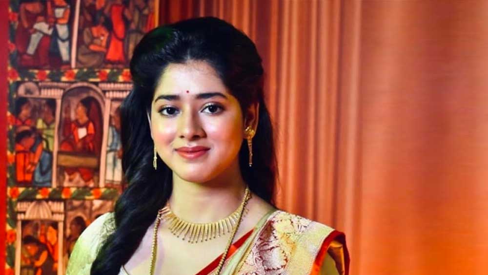 নীরবে কাজ করে যাওয়াই দিতিপ্রিয়ার অমোঘ উত্তর হেটারদের। সেই ধারাতেই তিনি এ বার প্রথম বার অভিষেক বচ্চনের সঙ্গে বড় পর্দায়। ‘কহানি’-র পরিচালক সুজয় ঘোষের কন্যা দিয়া অন্নপূর্ণা ঘোষের ছবি ‘বব বিশ্বাস’। সেই ছবিতেই এক গুরুত্বপূর্ণ চরিত্রে অভিনয় করেছেন ‘রানি রাসমণি’। বব বিশ্বাসের মেয়ের বন্ধুর চরিত্রে অভিনয় করতে দেখা যাবে তাঁকে।