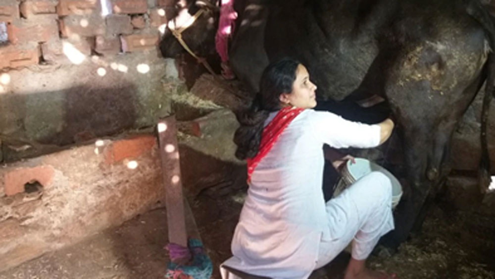 লক্ষ্য এখনও পূরণ হয়নি তাঁর। কাজে যোগ দেওয়ার পর তাঁর প্রথম কাজ হবে মা-বাবাকে একটি ভাল জীবন দেওয়া। তাঁদের যাতে আর দুধ বেচে সংসার টানতে না হয় সেটা দেখা।