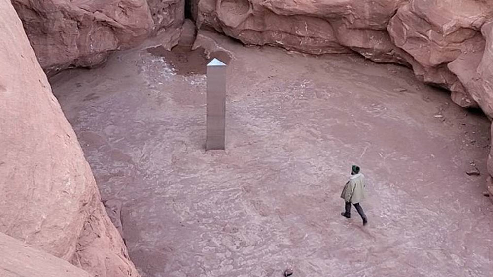 তবে উটাহর স্থানীয় প্রশাসনেরও ধারণা, ওই মোনোলিথ একটি শিল্পকর্ম। তবে তাঁদের সাফ দাবি, পাবলিক ল্যান্ডে ওভাবে একটা শিল্পকর্ম বসিয়ে যাওয়া আইনবিরুদ্ধ, তা সেটা যে গ্রহের মানুষের কীর্তিই হোক না কেন।