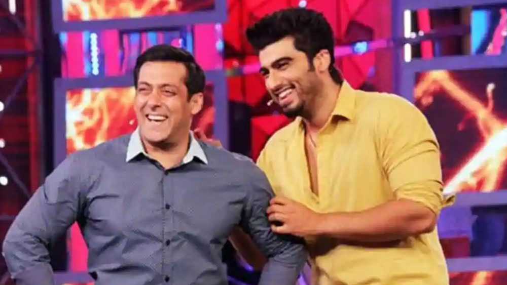 সে সময় খান পরিবারে নিত্য যাতায়াত ছিল অর্জুন কপূরের। সলমনের সঙ্গে থেকে নিজেকে গ্রুম করছিলেন অর্জুন।