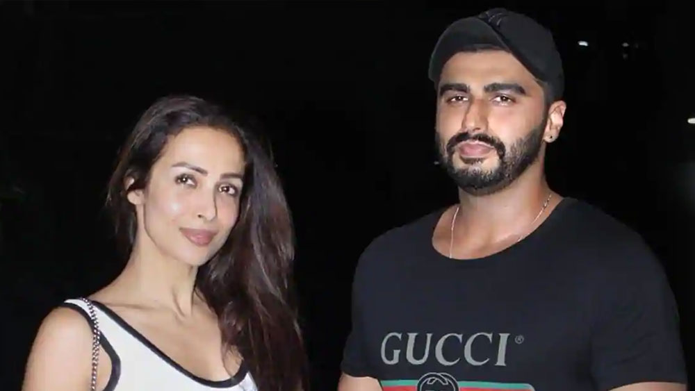 এর আগে পর্যন্ত অর্জুন বা মালাইকা কেউই তাঁদের সম্পর্ক নিয়ে মুখ খোলেননি। উল্টে বারবারই একে অপরকে ভাল বন্ধুর পরিচয় দিয়ে এসেছিলেন।