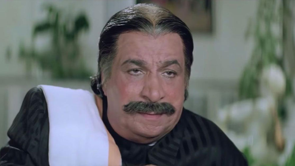 এহেন একজন বহুমুখী প্রতিভার মানুষকে একবার ফিল্ম থেকে বার করে দেওয়া হয়েছিল শুধুমাত্র প্রায় সমসাময়িক আর এক অভিনেতাকে ‘স্যরজি’ না বলার জন্য!