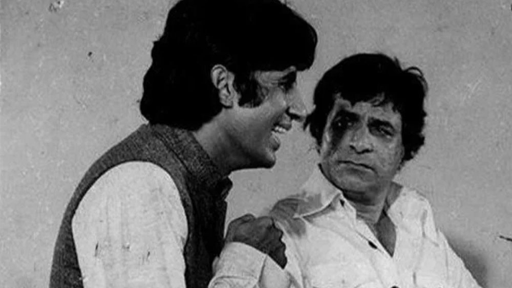 কাদের খানের সেই ভিডিয়ো সাক্ষাৎকার সামনে আসার পর জলঘোলা হয়েছিল এ নিয়ে। যদিও অমিতাভ নিজে এ ভিডিয়োর বিষয়বস্তু নিয়ে কোনও মন্তব্য করেননি।