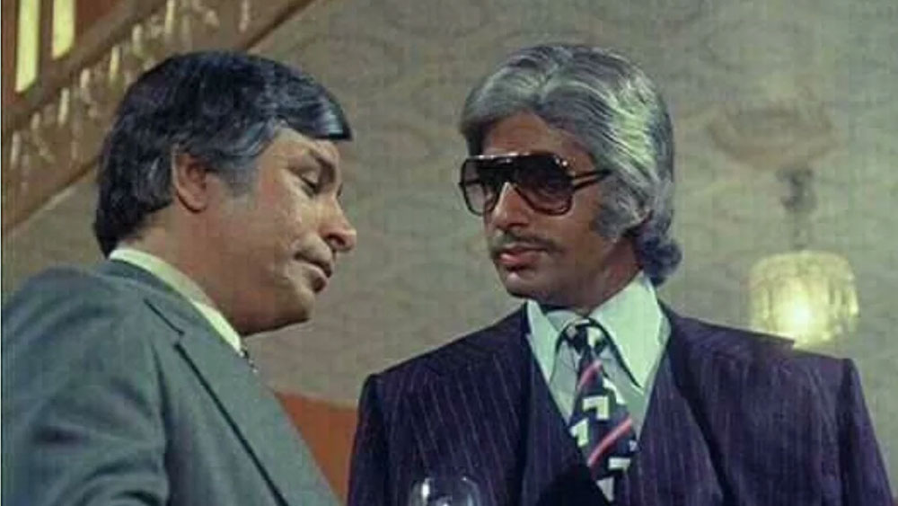 অভিতাভ তখন বলিউডের শাহেনশা হয়ে ওঠেননি। সেই সময় থেকেই দু’জনের বন্ধুত্ব। তাই অমিতাভকে ‘অমিত’ বলে ডাকতেই অভ্যস্ত ছিলেন কাদের।