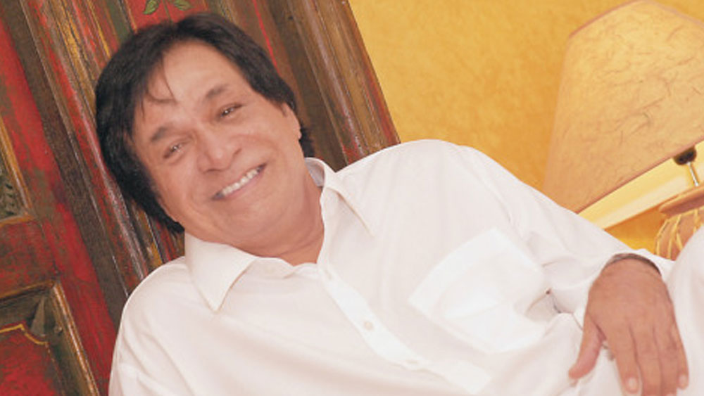 এটা শুনে হেসে ফেলেছিলেন কাদের। ঘনিষ্ঠ বন্ধু তথা ভাইকে ‘স্যরজি’ কোনওভাবেই বলা সম্ভব না, সাফ জানিয়ে দেন তিনি।