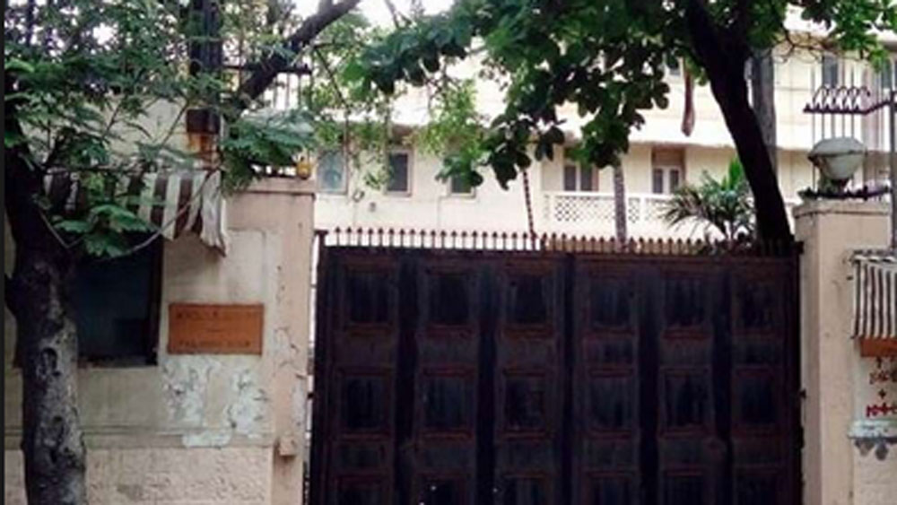 এক সময়ে মার্কিন দূতাবাস থাকার কারণে এই প্রাসাদের বিষয়ে বিশেষ কিছু জানাতে নারাজ সাইরাসের বড় ছেলে আদার। তিনি জানান, তাঁরা এই বাড়িটিকে নিজেদের বাসস্থান হিসাবেই ব্যবহার করবেন। এই বাড়িটি গ্রেড-৩ হেরিটেজের তকমা পেয়েছে বহু বছর আগেই।