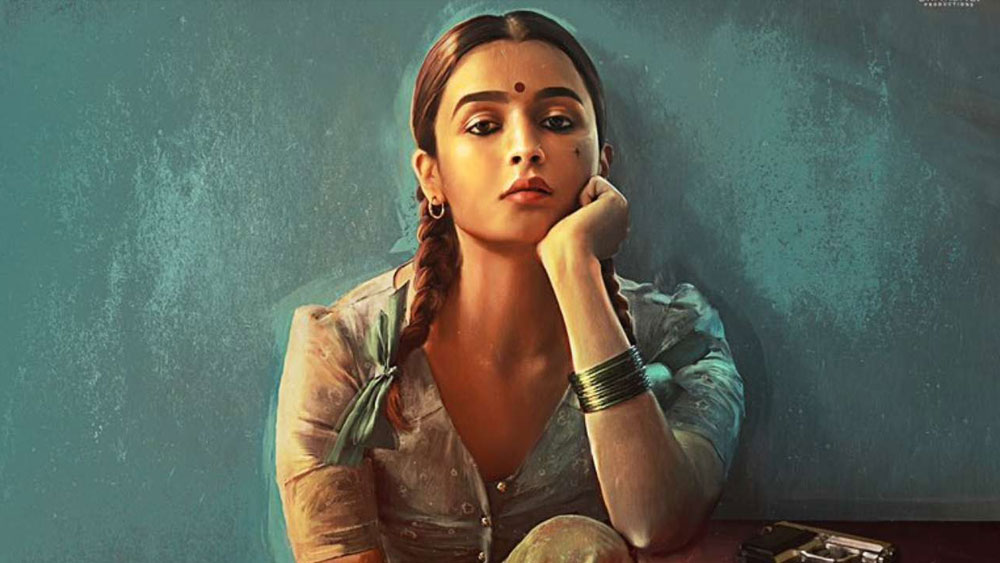 মুম্বইয়ের কুখ্যাত যৌনকর্মী তথা মাফিয়া গাঙ্গুবাঈ কাথিয়াওয়াড়িকে পর্দায় আনছেন সঞ্জয় লীলা ভন্সালী। মূল ভূমিকায় অভিনয় করছেন আলিয়া ভট্ট। ছবির ফার্স্ট লুকও প্রকাশিত হয়েছে এ বছর জানুয়ারিতে। অন্য ধারার এই ছবি নিয়েও আগ্রহ চরমে।