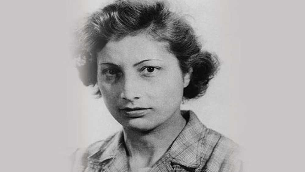 ফ্রান্সে থাকার সময় তিনি বাচ্চাদের নার্সের ছদ্মপরিচয় নিয়েছিলেন। তাঁর ছদ্মনাম হয়েছিল ‘জেন মারি রেইনিয়ের’। তাঁর পা রাখার দিন দশেকের মধ্যে ফ্রান্সে কর্মরত ব্রিটেনের সব গুপ্তচর ধরা পড়ে যায়। শত্রুপক্ষের মধ্যে তিনি অত্যন্ত বিপদগ্রস্ত জেনেও নূর ফ্রান্স ছেড়ে ব্রিটেনে পালাতে চাননি। অন্য গুপ্তচর বা স্পেশাল অপারেশনস এগজিকিউটিভদের কাছে তাঁর নাম ছিল ‘মাদেলেইন’।