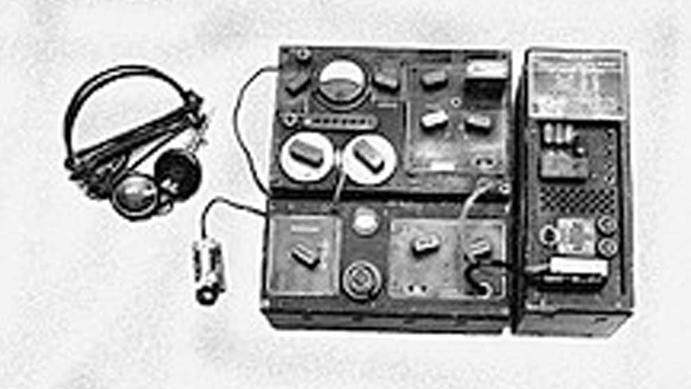 এজেন্ট অঁরি-র সাঙ্কেতিক নাম ছিল গিলবার্ট। ফরাসি বিমানবাহিনীর প্রাক্তন এই পাইলট দ্বিতীয় বিশ্বযুদ্ধে ডাবল এজেন্ট হিসেবে কাজ করেছিলেন বলে সন্দেহ করা হয়। অর্থাৎ অক্ষ এবং মিত্রশক্তি, দুই তরফেই তিনি ছিলেন গুপ্তচর। অন্যদিকে রেনে ছিলেন এমিল অঁরি গ্যারির বোন। কাজের সূত্রে নূর এবং এমিল পরিচিত ছিলেন। পরে এমিলকেও মৃত্যুদণ্ড দেওয়া হয়।