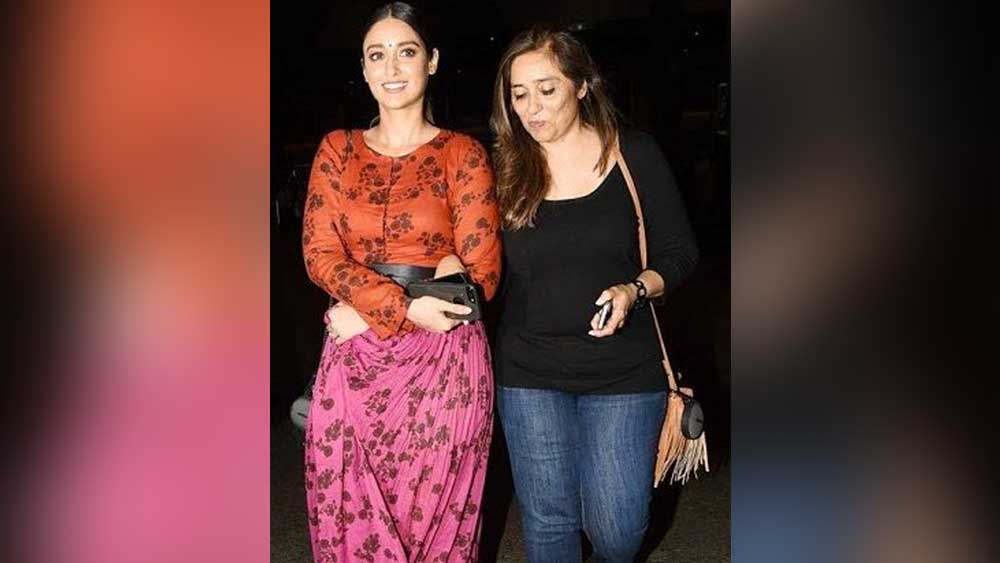 মায়ের কাজের জায়গা ছিল গোয়ার যে হোটেল, সেখানে প্রায়ই যেতেন ইলেয়ানা। হোটেলের ম্যানেজার কিশোরী ইলেয়ানাকে প্রস্তাব দেন মডেলিং শুরু করার। কিন্তু ইলেয়ানা সেই প্রস্তাবে গুরুত্ব দেননি প্রথমে।