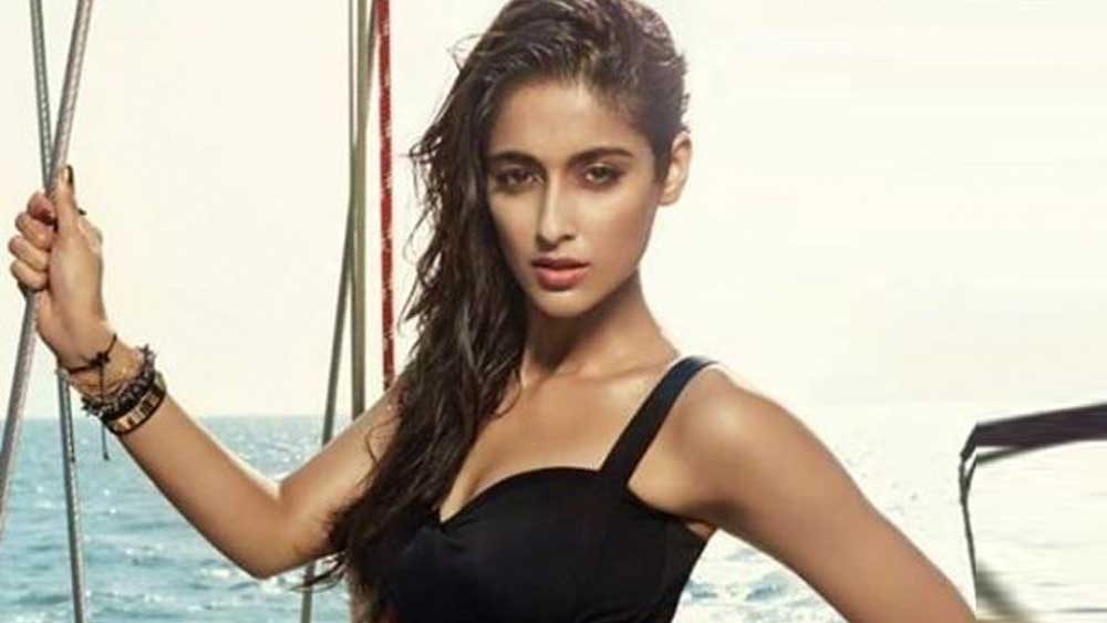 তবে খ্যাতির পাশাপাশি এসেছে বিতর্কও। যৌনতা নিয়ে মন্তব্য করার ক্ষেত্রে বরাবরই তিনি স্পষ্টবাদী। এক বার বলেছিলেন, যৌনতা তাঁর কাছে রিল্যাক্সেশনের অন্যতম মাধ্যম। যৌনতা নাকি তাঁকে তরুণী থাকতে সাহায্য করে। যৌনতা নিয়ে প্রকাশ্যে কথা বলতেও তিনি কুণ্ঠাহীন। দাবি ইলেয়ানার।