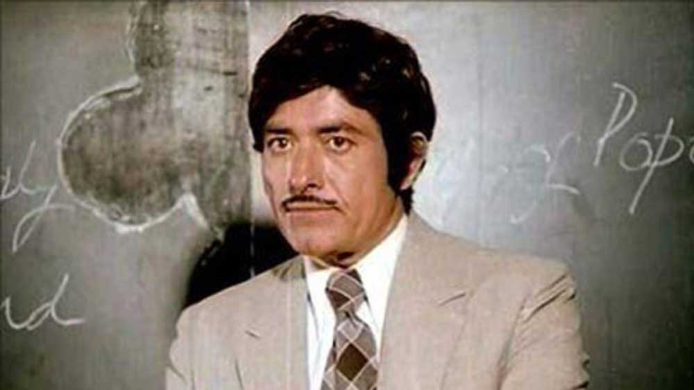 কখনও কোনও নায়িকার নাক পছন্দ হত না তো কখনও কোনও নায়িকার চুলে তেলের গন্ধ ভাল লাগত না তাঁর।