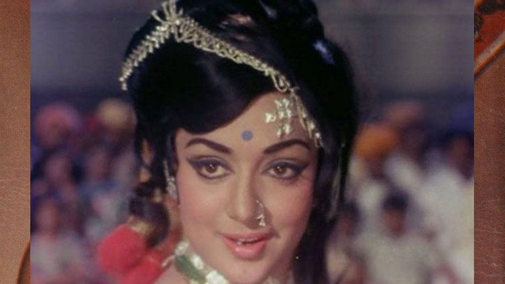 শ্যুটিংয়ের সময় হেমাকে এতটাই ভাল লেগে গিয়েছিল যে ছবি মুক্তি পাওয়ার পরই তাঁকে সরাসরি বিয়ের প্রস্তাব দিয়ে বসেন রাজকুমার।