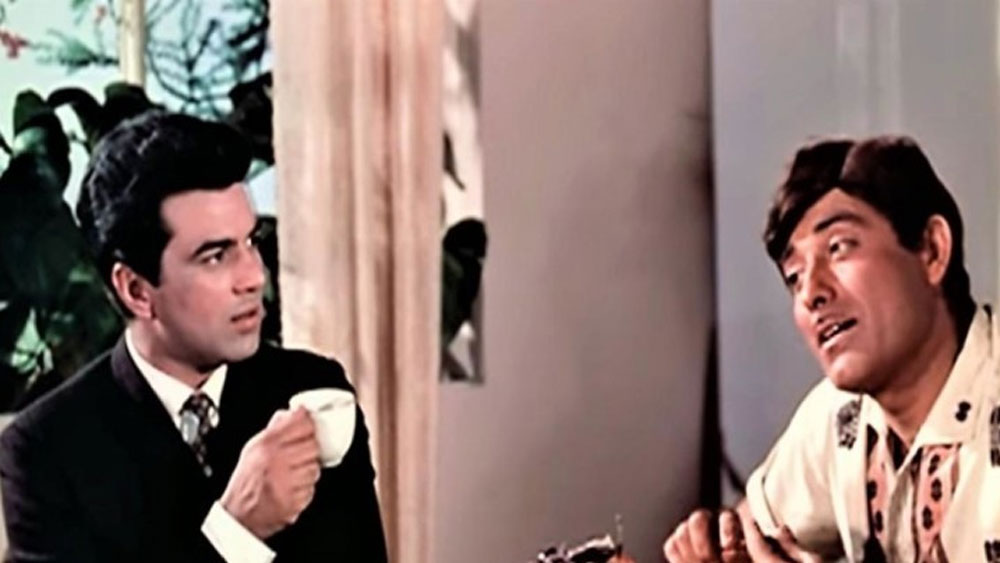 হেমার প্রস্তাব ফিরিয়ে দেওয়াটা পরবর্তীতে রাজকুমারকে ধর্মেন্দ্রর শত্রু করে দিয়েছিল। হেমার সঙ্গে যখন ধর্মেন্দ্রর সম্পর্ক নিয়ে গুঞ্জন শুরু হল ইন্ডাস্ট্রিতে কারণে অকারণে নানা মন্তব্য করতে শুরু করেন রাজকুমার।