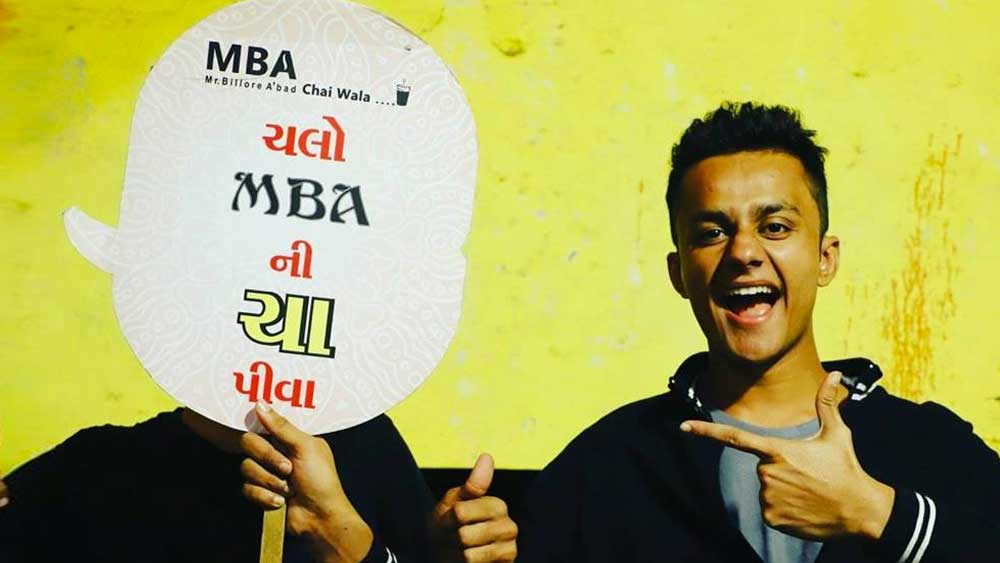 জোর করে তাঁর দোকান তুলে দেওয়া হল। পরের কয়েক সপ্তাহ আর দোকান দিতে পারেননি তিনি। সে সময় গ্রাহকেরাই তাঁকে খুঁজতে শুরু করলেন। ফেসবুক, ইনস্টাগ্রামে তাঁর সঙ্গে যোগাযোগ করতে শুরু করেন অনেকে।