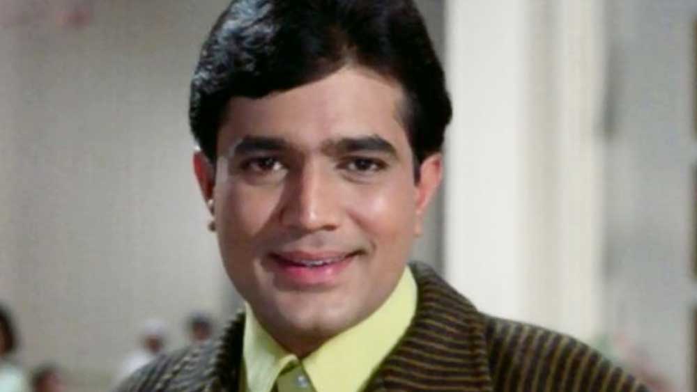 রাজেশ খন্না তখন খ্যাতির মধ্যগগনে। তাঁর প্রতিটি মুহূর্তের মূল্য আকাশছোঁয়া, সে সময় অমিতাভ নামের একজন লম্বা যুবক বলিউডে পা রাখলেন নায়ক হওয়ার স্বপ্ন নিয়ে।