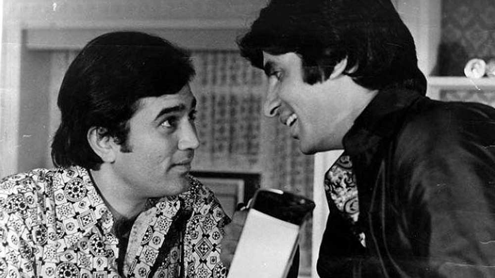 দু’জনকে আবার একসঙ্গে নেওয়া হল ‘নমকহারাম’ ছবিতে। এই ছবির শ্যুটিংয়ের সময় রাজেশ খন্না সুপারস্টার। সেটে আসতেন নিজের সময় মতো। বেরিয়েও যেতেন তাঁর ইচ্ছা মতোই। ছবিতে অমিতাভের দৃশ্যগুলি আগে শ্যুট করা হয়েছিল। পরে রাজেশ সময় দিলে তাঁর অংশগুলি ক্যামেরাবন্দি করা হয়েছিল।