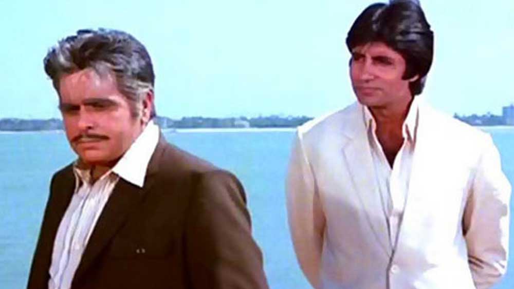 কিন্তু তারকার কুর্সি যে ইতিমধ্যেই হাতছাড়া হয়ে গিয়েছে, সেটা রাজেশ আরও একবার টের পান ১৯৮২ সালে। সে বছরই মুক্তি পায় অমিতাভের ‘শক্তি’ ছবিটি। ছবির মহরতে আমন্ত্রিত ছিলেন রাজেশ খন্নাও।