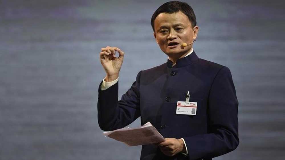 পরে ওই পর্যটকদের সঙ্গে চিঠিতে যোগাযোগ রাখতেন। পত্রমিতালির সাহায্যে চর্চা চালাতেন ইংরেজি ভাষার। কিন্তু তাঁর দূরের বন্ধুরা কেউ চিনা নাম উচ্চারণে স্বচ্ছন্দ ছিলেন না। তাই তাঁদের সুবিধের জন্য তিনি ‘জ্যাক’ নাম নিয়েছিলেন।