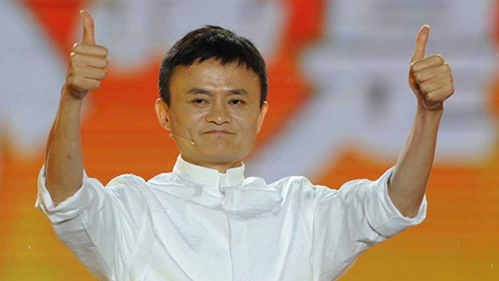 ২০০৩ সালে শুরু করেন ‘তাও বাও’ এবং ‘আলিপে’। চিনের মাটিতে এই দু’টি ছিল ই বে এবং পে পাল-এর পরিবর্ত। এর ৯ বছর পরে আলিবাবা-র অনলাইন ভল্যুম এক্সচেঞ্জ এক বছরে পেরিয়ে যায় ১ লক্ষ কোটি ইউয়ান।