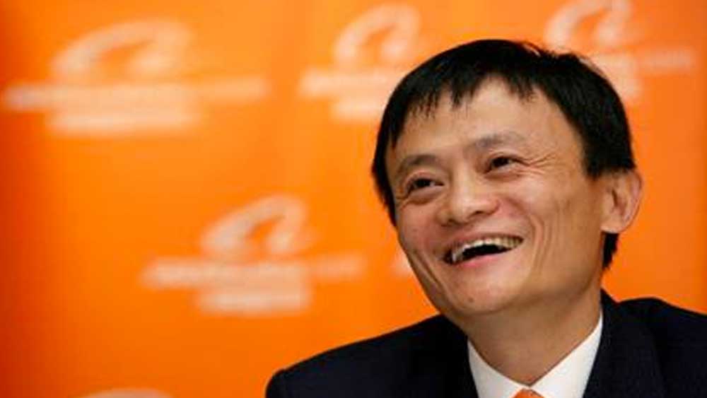 সারাদিনে একাধিক বিষয় নিয়ে টুইট করতেন তিনি। কিন্তু সেই সোশ্যাল মিডিয়া থেকেই প্রায় দু’মাস ‘উধাও’। শেষ টুইট করেছেন ১০ অক্টোবর। আলিবাবার এক মুখপাত্রের দাবি, সময়ের অভাবে টিভি শোয়ের বিচারক পদ থেকে সরে এসেছিলেন মা। কিন্তু তার বাইরে অন্য কোথাও দেখা যাচ্ছে না কেন শিল্পপতিকে? সদুত্তর নেই তাঁর সংস্থা বা পরিবারের কাছে। এই প্রসঙ্গে নীরব চিন সরকারও।