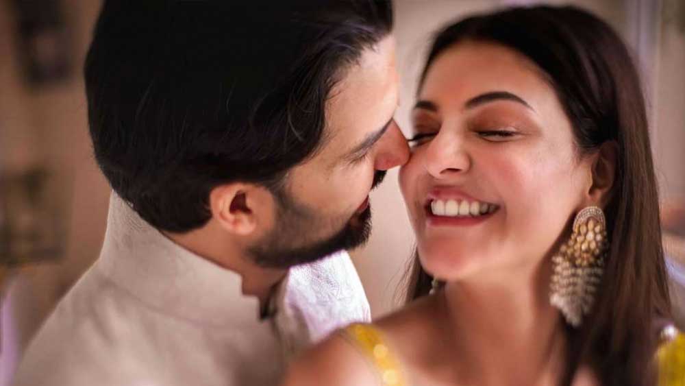 গৌতমের সঙ্গে কাজলের পরিচয় অনেক আগে। টানা তিন বছর তাঁরা ডেট করেছেন। তার পর ৭ বছর তাঁরা হয়ে উঠেছিলেন পরস্পরের সবচেয়ে ভাল বন্ধু।