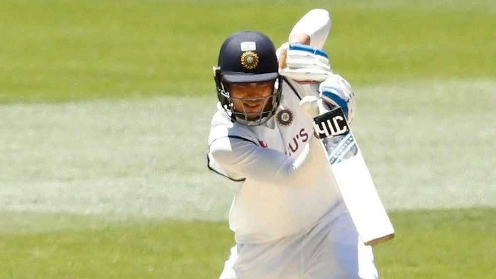 শুভমন গিল: অভিষেক টেস্টে তাঁর পারফরম্যান্সই দেখিয়ে দিয়েছে, আন্তর্জাতিক স্তরেও লম্বা রেসের ঘোড়া শুভমন। অধিনায়ক রাহানের প্রশংসাও আদায় করে নিয়েছেন তরুণ পঞ্জাবতনয়। ওপেনার হিসেবেই ফের সিডনির ময়দানে নামবেন তিনি।