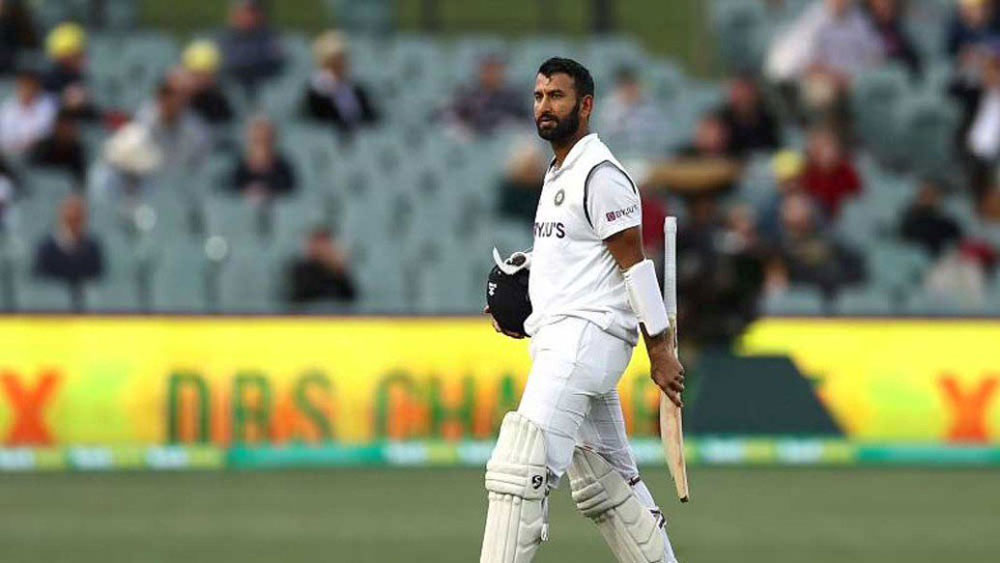 চেতেশ্বর পূজারা: গত অস্ট্রেলিয়া সফরে টিম ইন্ডিয়ার সেরা ব্যাটসম্যান ছিলেন। তবে চলতি সফরে এখনও পর্যন্ত সেই পারফরম্যান্স দেখাতে পারেননি পূজারা। তা সত্ত্বেও তিন নম্বরে তাঁকে বসানোর প্রশ্নই ওঠে না। আর কে না জানেন, পূজারা এক বার ক্রিজে জমে গেলে রানের পাহাড় গ়ড়তে পারেন!