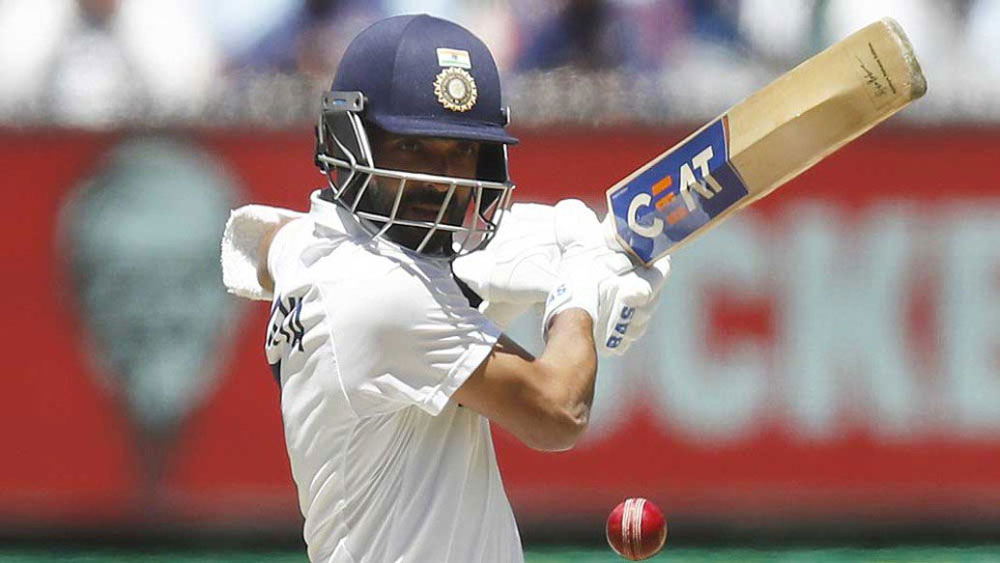 অজিঙ্ক রাহানে: প্রথম টেস্টের পর বিরাট কোহালি দেশে ফিরে যাওয়ায় বহু ক্রিকেট-পণ্ডিতই জানিয়েছিলেন, অস্ট্রেলিয়ায় টেস্ট জয়ের ক্ষেত্রে বড়সড় ধাক্কা খেল টিম ইন্ডিয়া। তবে মেলবোর্নে সে সমস্ত ভবিষ্যৎবাণী ভুল প্রমাণিত করেছেন অধিনায়ক অজিঙ্ক। প্রথম ইনিংসে সেঞ্চুরি করে দলকে মজবুত জমি তৈরি করে দিয়েছেন। দ্বিতীয় ইনিংসেও ম্যাচ জিতিয়ে মাঠ ছেড়েছেন। তৃতীয় টেস্ট জিতে এ বার সিরিজে এগিয়ে যাওয়ার লক্ষ্য নিয়েই মাঠে নামবেন অজিঙ্ক।