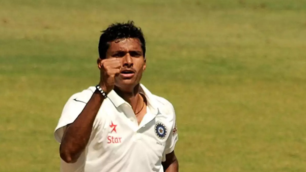 নবদীপ সাইনি: শার্দূল ঠাকুর বা টি নটরাজন নন। সিডনির পিচে প্রথম একাদশে ঢুকে পড়লেন সাইনি। টেস্ট অভিষেকেই সিরিজের অত্যতম গুরুত্বপূর্ণ ম্যাচে অনেকটাই দায়িত্বও বেড়ে গেল তাঁর।