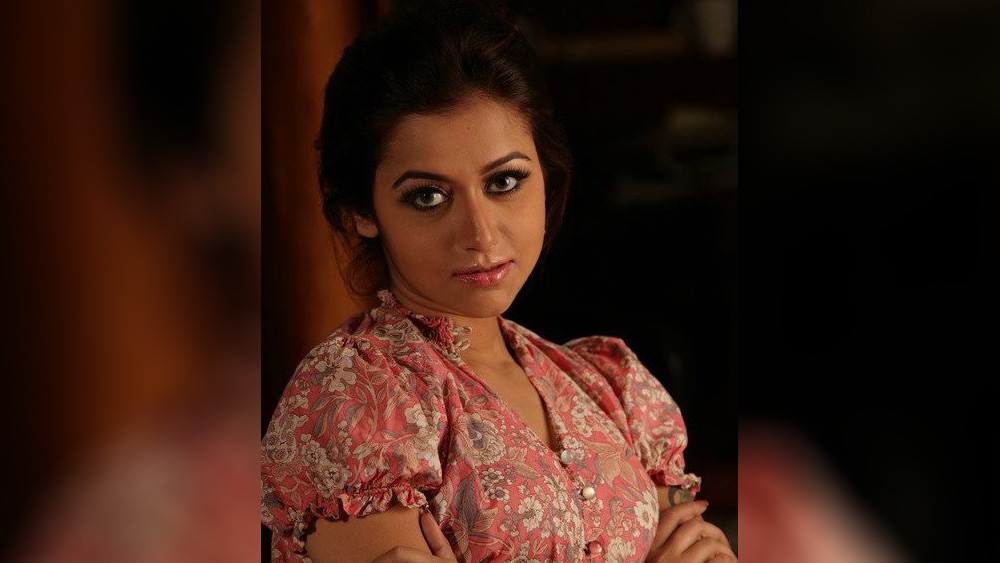 জুনিয়রের পরিবারের দাবি, বিয়ের পরিকল্পনার সময়ই টলিউডের এক উঠতি প্রযোজকের সঙ্গে সম্পর্ক গড়ে উঠেছিল প্রিয়াঙ্কার। তিনি নাকি সে বিষয়টি পুরোপুরি গোপন রেখেই জুনিয়রের সঙ্গে দেখাসাক্ষাৎ করতেন। তবে পরে তা জানাজানি হয়।