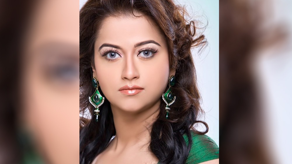 তদন্তকারীদের দাবি, ২০১১ সালের ১২ জুলাই জুনিয়রের দেহ উদ্ধারের দিন তাঁর সঙ্গে ২১ বার কথা হয়েছিল প্রিয়াঙ্কার। কথা হয়েছিল খুন হওয়ার কিছুক্ষণ আগেও। আবার ওই দিনই টালিগঞ্জের একাধিক প্রযোজক-পরিচালকের সঙ্গে প্রিয়াঙ্কার প্রায় দু’শো বার কথা হয়েছিল বলে জানতে পেরেছেন তদন্তকারীরা।