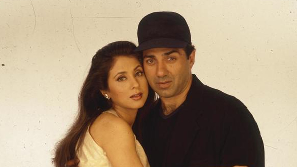 ছবিতে বেশ কিছু পরিবর্তন করেন সানি। করিশ্মার বদলে আনেন ঊর্মিলা মাতণ্ডকরকে। ‘লন্ডন’ থেকে ছবির নতুন নামকরণ হয় ‘দিল্লগি’।