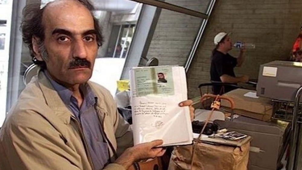 বেলজিয়ামের ইউনাইটেড নেশনস হাই কমিশনার ফর রিফিউজি তাঁকে উদ্বাস্তু তকমা দেয়। যদিও ইরান থেকে তাঁকে বার করে দেওয়া হয়েছিল বলে নাসেরি যে দাবি করেছিলেন তার সত্যতা নিয়ে প্রশ্ন রয়েছে।