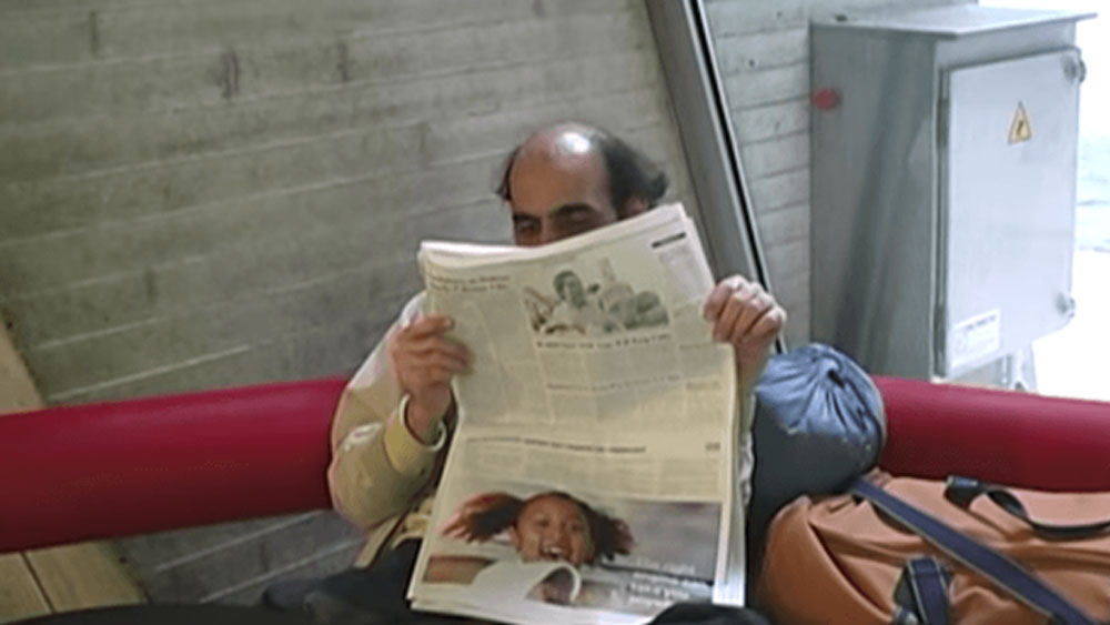 উদ্বাস্তু তকমা মেলায় তিনি ইউরোপের বেশ কিছু দেশে ঢোকার অনুমতি পেয়ে যান। বাকি জীবনটা ব্রিটেনে কাটানোর সিদ্ধান্ত নিয়ে ছিলেন তিনি।