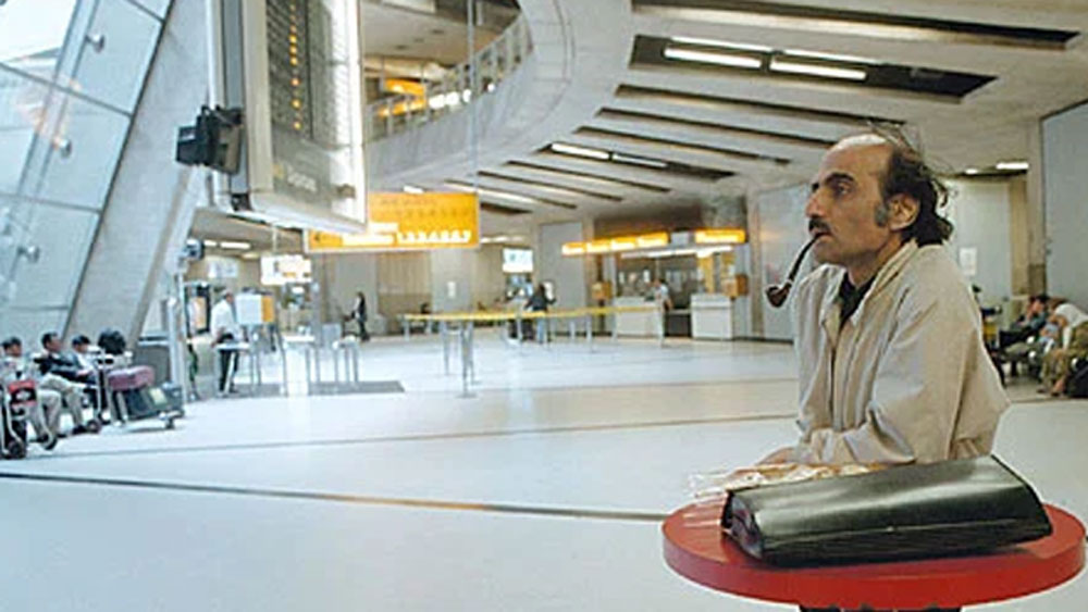 ফরাসি পুলিশ তাঁকে গ্রেফতার করলেও শেষমেশ তিনি ছাড়া পেয়েছিলেন। কারণ লন্ডনের জন্য ফ্রান্সের বিমানবন্দর থেকে বিমান ধরার সময় তিনি নথি দেখিয়েছিলেন। সেই রেকর্ডের ভিত্তিতেই তাঁকে ছেড়ে দেওয়া হয়।