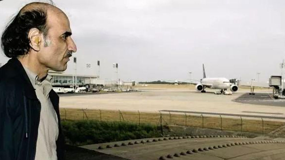 আইনের চোখে নাসেরি উদ্বাস্তু ছিলেন। নির্দিষ্ট করে কোনও দেশেই তাঁকে পাঠানো সম্ভব ছিল না। আর তাঁর ইচ্ছা ছিল ব্রিটেন যাওয়ার। সেটাও সম্ভব ছিল না। সেই থেকে ফ্রান্সের ওই বিমানবন্দরের এক নম্বর টার্মিনাল হয়ে ওঠে তাঁর ঘর-বাড়ি।