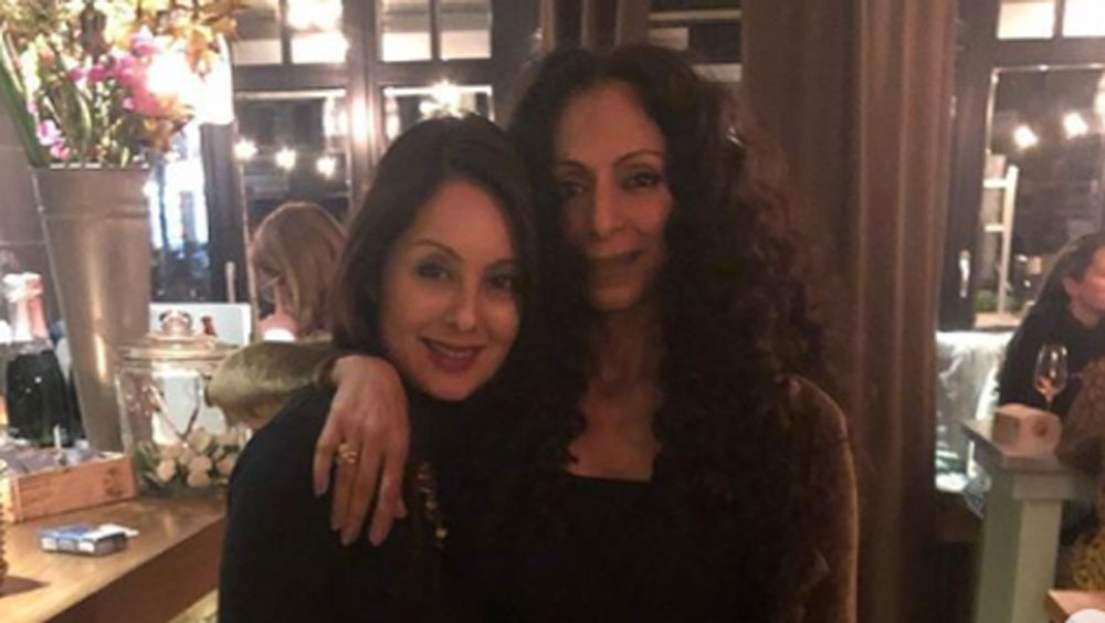 তাঁর প্রথম হিন্দি অ্যালবাম ‘জনি জোকার’ সাফল্য পাওয়ায় হিন্দিতেও সমান আত্মবিশ্বাসী হয়ে ওঠেন। তারপর ‘রোজা’, ‘রঙ্গিলা’-র মতো ফিল্মে তাঁর গান ভীষণ পছন্দ করেন দর্শকেরা। পপ কালচারের পাশাপাশি বলিউড গানেও সমান জনপ্রিয়তা অর্জন করতে শুরু করেন তিনি।