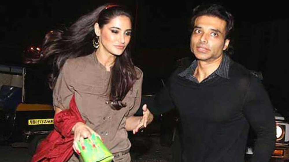 রসিকতার জন্য ক্ষমা চাইলেও ঘনিষ্ঠ মহলের খবর, উদয় চোপড়া মানসিক ভাবে বিধ্বস্ত। কেরিয়ারে ভাল কাজের সুযোগ নেই। পাশে নেই বান্ধবীও। এক সময়ে অভিনেত্রী নার্গিস ফকরির সঙ্গে তাঁর ঘনিষ্ঠ সম্পর্ক ছিল। কিন্তু পরে সেই সম্পর্ক ভেঙে যায়।